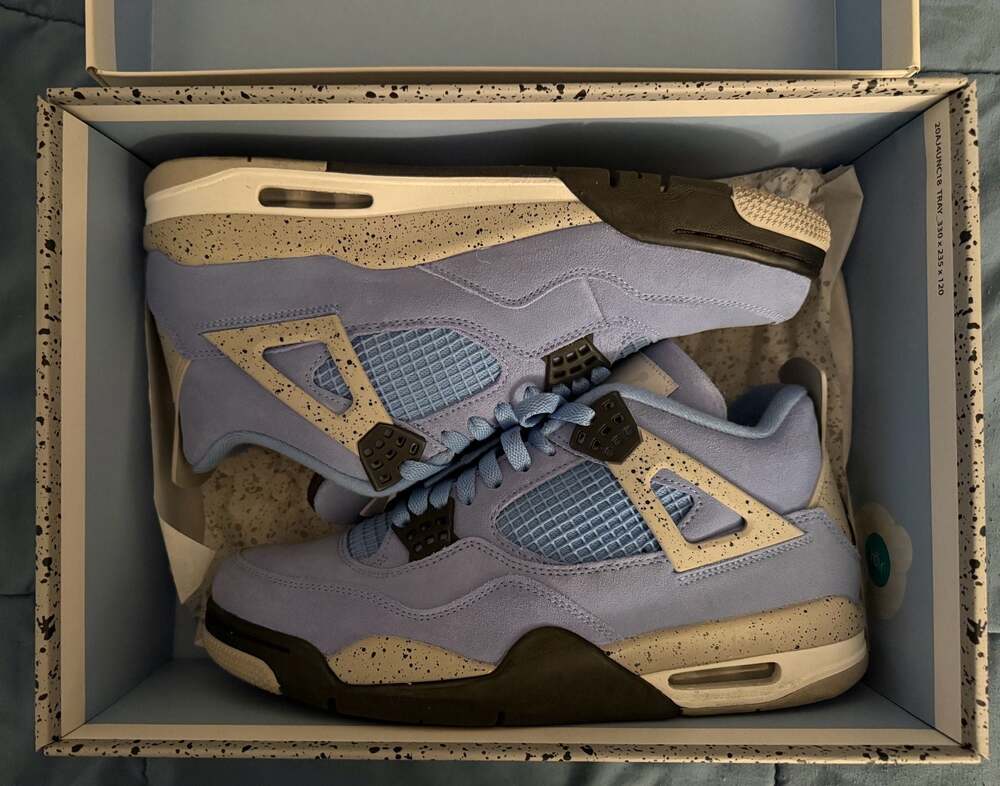 Air Jordan 4 Retro University Blue